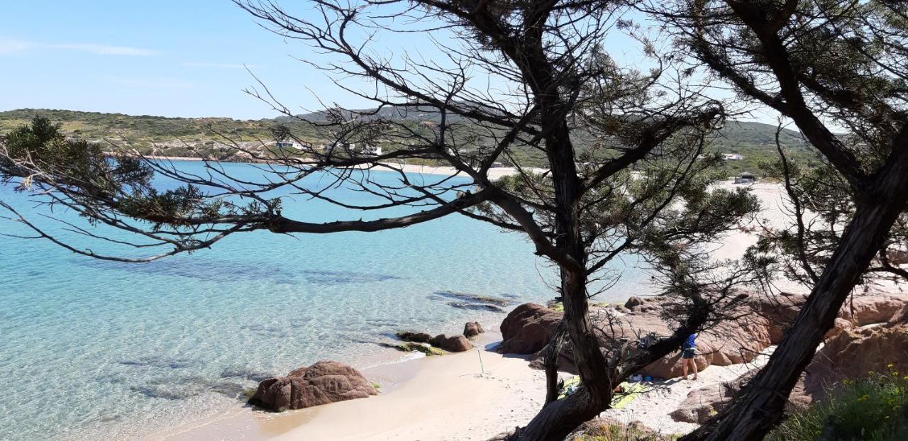 Un Angolo Di Paradiso A Pochi Passi Dal Mare Nel Villaggio Calarossa Isola Rossa Bagian luar foto
