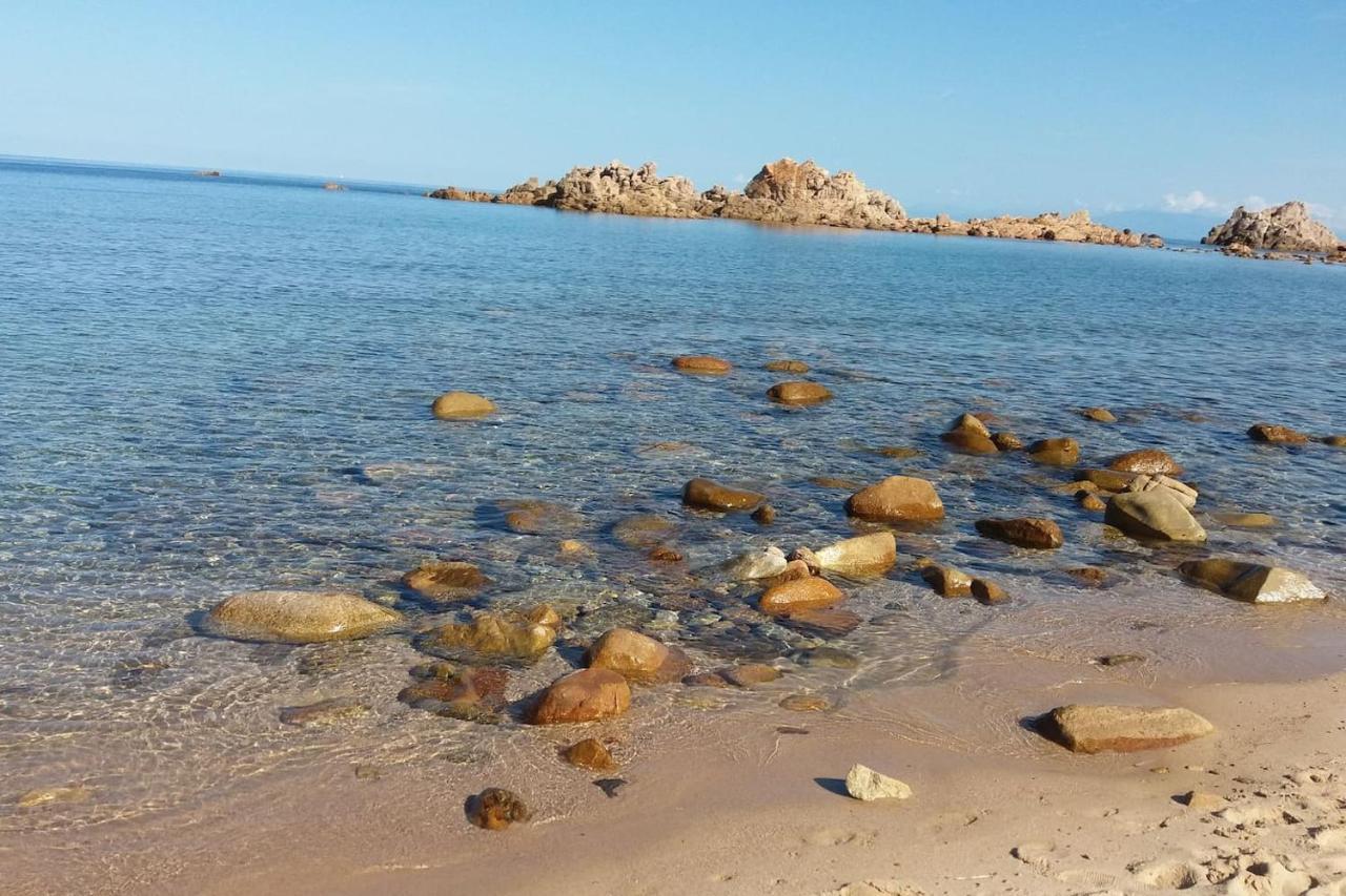 Un Angolo Di Paradiso A Pochi Passi Dal Mare Nel Villaggio Calarossa Isola Rossa Bagian luar foto